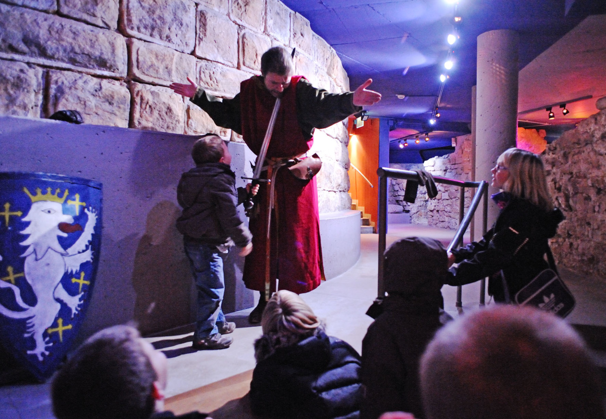 Ritterführung Ritter mit Schwert (Foto: Thomas Roessler)