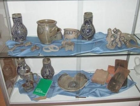 Steingut und Ziegel aus Klarenthal-Krughütte, 18. und 19. Jahrhundert Steingut und Ziegel aus Klarenthal-Krughütte, 18. und 19. Jahrhundert