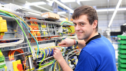 Ausbildung zum Systemtechniker (Quelle: Industrieblick_Fotolia.com) Ausbildung zum Systemtechniker (Quelle: Industrieblick_Fotolia.com)