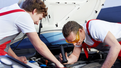 Mechatroniker (Quelle: Karin_und_Uwe_Annas_Fotolia.com) Mechatroniker (Quelle: Karin_und_Uwe_Annas_Fotolia.com)