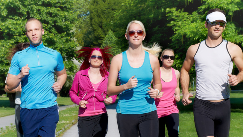 Läufer im Grünen (Foto: Hetizia/fotolia)