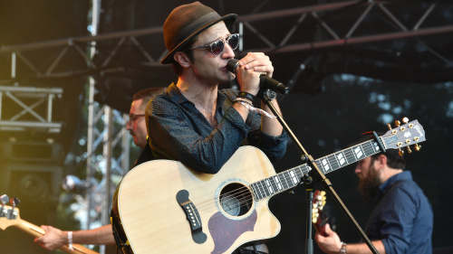 Red Electrick auf der Bühne vor dem Staatstheater am Altstadtfest-Freitag (Foto: Becker und Bredel) Red Electrick auf der Bühne vor dem Staatstheater am Altstadtfest-Freitag (Foto: Becker und Bredel)