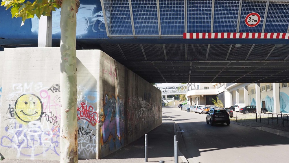 Am Brückenpfeiler der Luisenbrücke am Saarufer St. Johann kann kreativ gearbeitet werden. Am Brückenpfeiler der Luisenbrücke am Saarufer St. Johann kann kreativ gearbeitet werden.