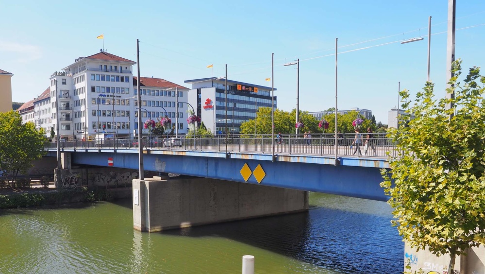 Die Luisenbrücke bietet einen Brückenpfeiler, an dem legal gesprayt werden kann. Die Luisenbrücke bietet einen Brückenpfeiler, an dem legal gesprayt werden kann.