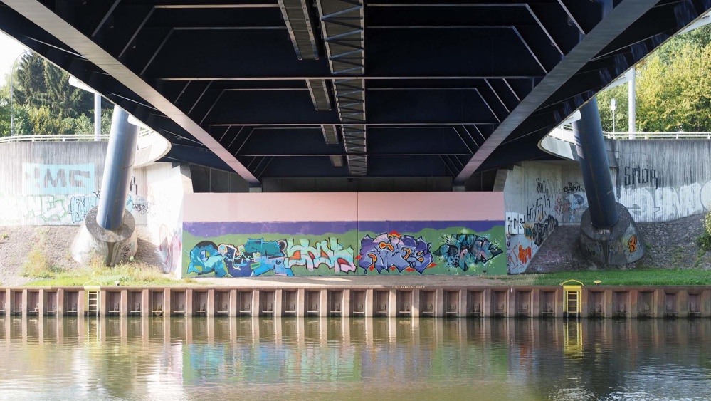 Auch der Brückenpfeiler auf Seite St. Arnual an der Ostspange ist als Freifläche gekennzeichnet. Auch der Brückenpfeiler auf Seite St. Arnual an der Ostspange ist als Freifläche gekennzeichnet.