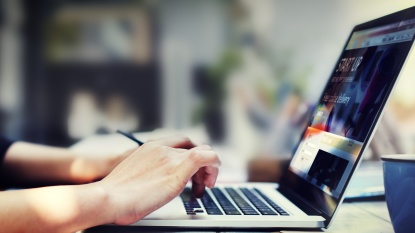 Recherche am Laptop Recherche am Laptop