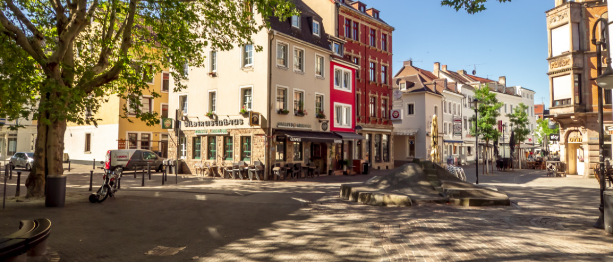 St. Johanner Markt: Blick in die Kaltenbachstraße St. Johanner Markt: Blick in die Kaltenbachstraße