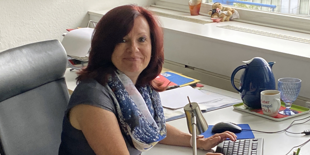 Ilka Borr Ilka Borr am Schreibtisch