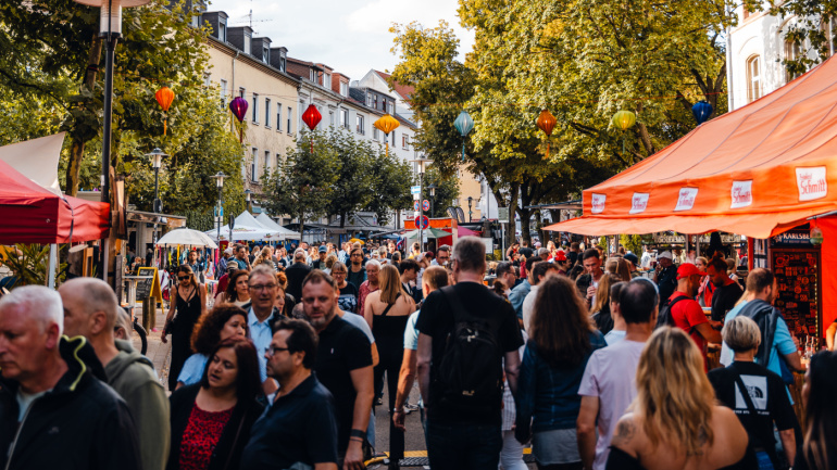 Buntes Treiben auf dem Nauwieser Viertelfest Buntes Treiben auf dem Nauwieser Viertelfest