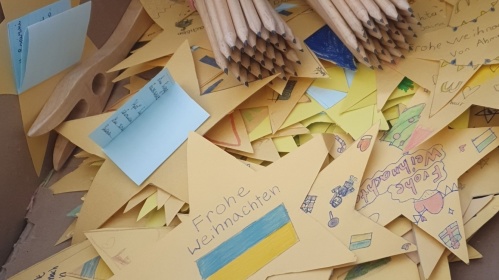 Goldene Sterne mit Briefchen 